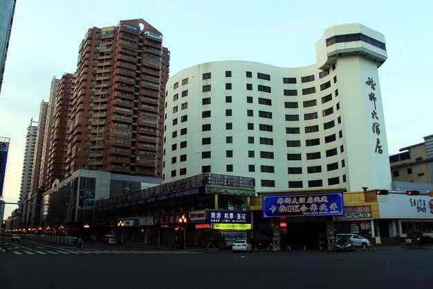 The Nashville Hotel Every Dolly Parton Fan Must Visit