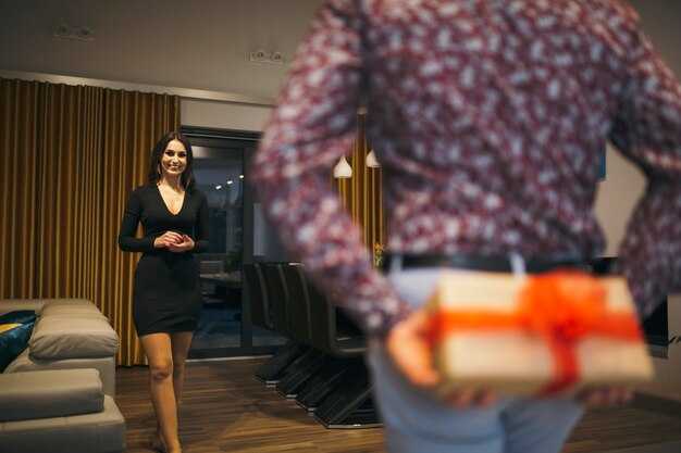 Which award stays qualify for the fourth-night free