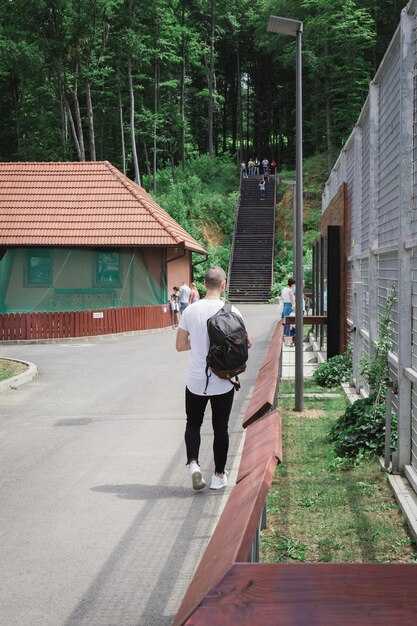 Timing, pricing; booking strategy